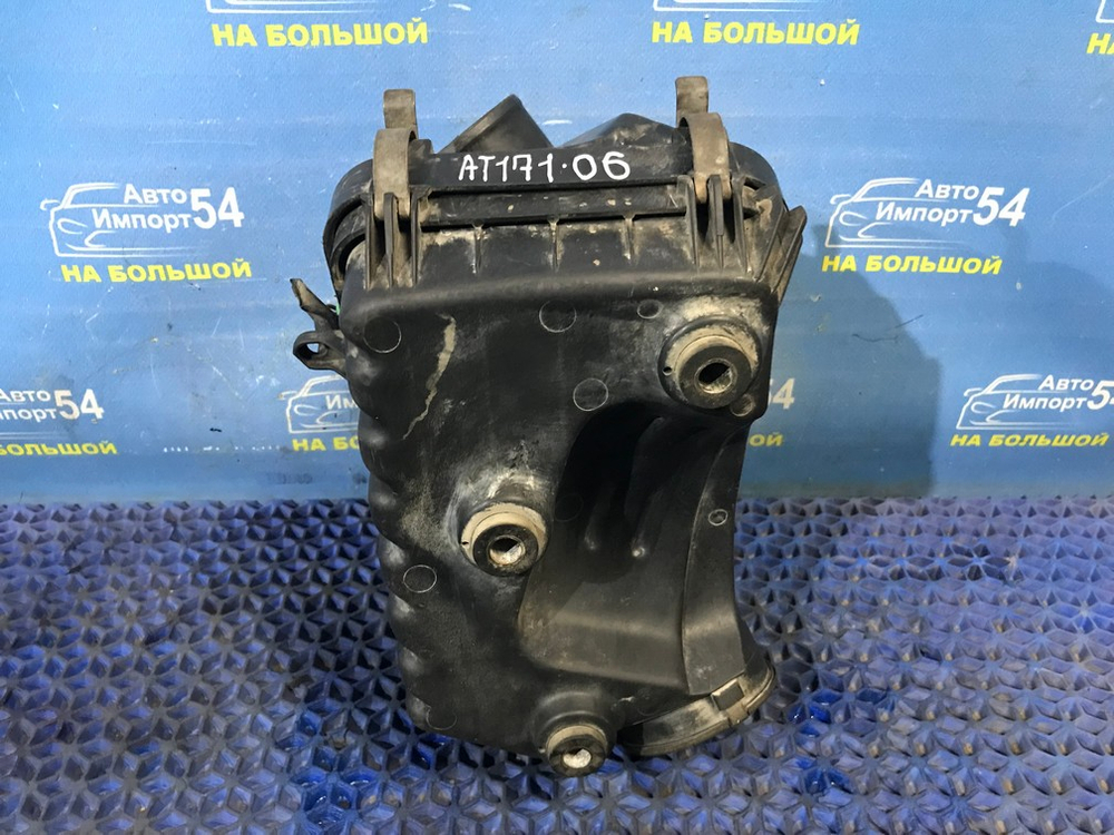 Корпус воздушного фильтра TOYOTA CARINA 1990