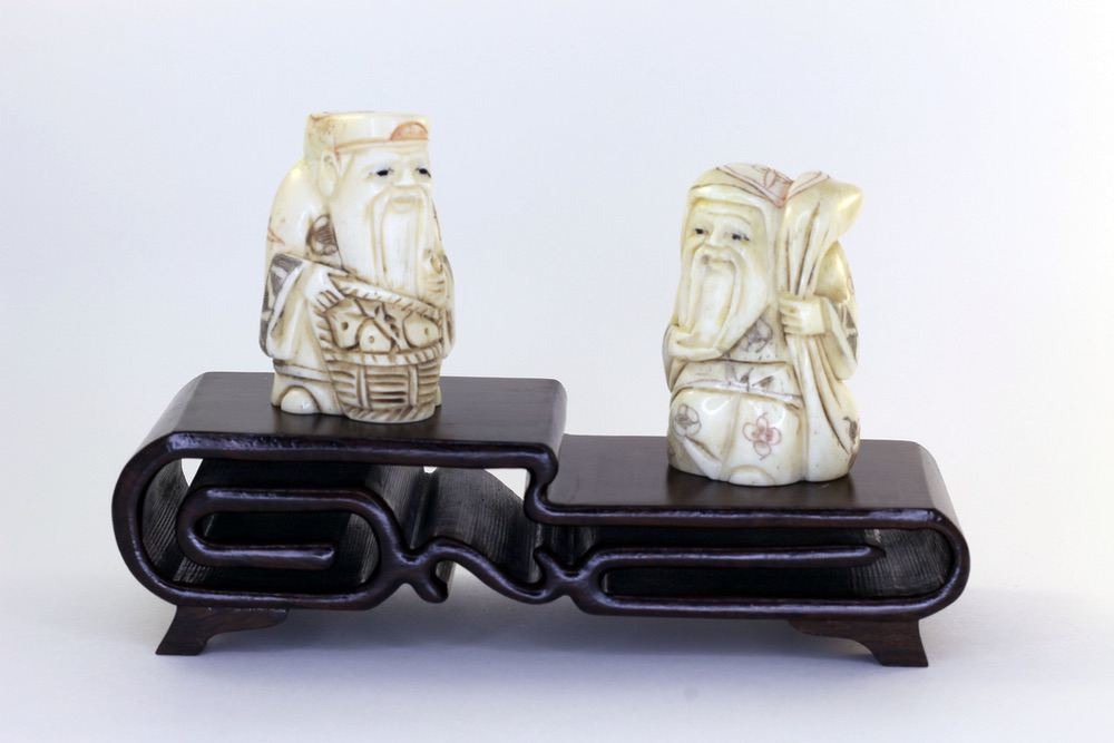 Сет нэцкэ Дзюродзин и Фукурокудзю на подставке