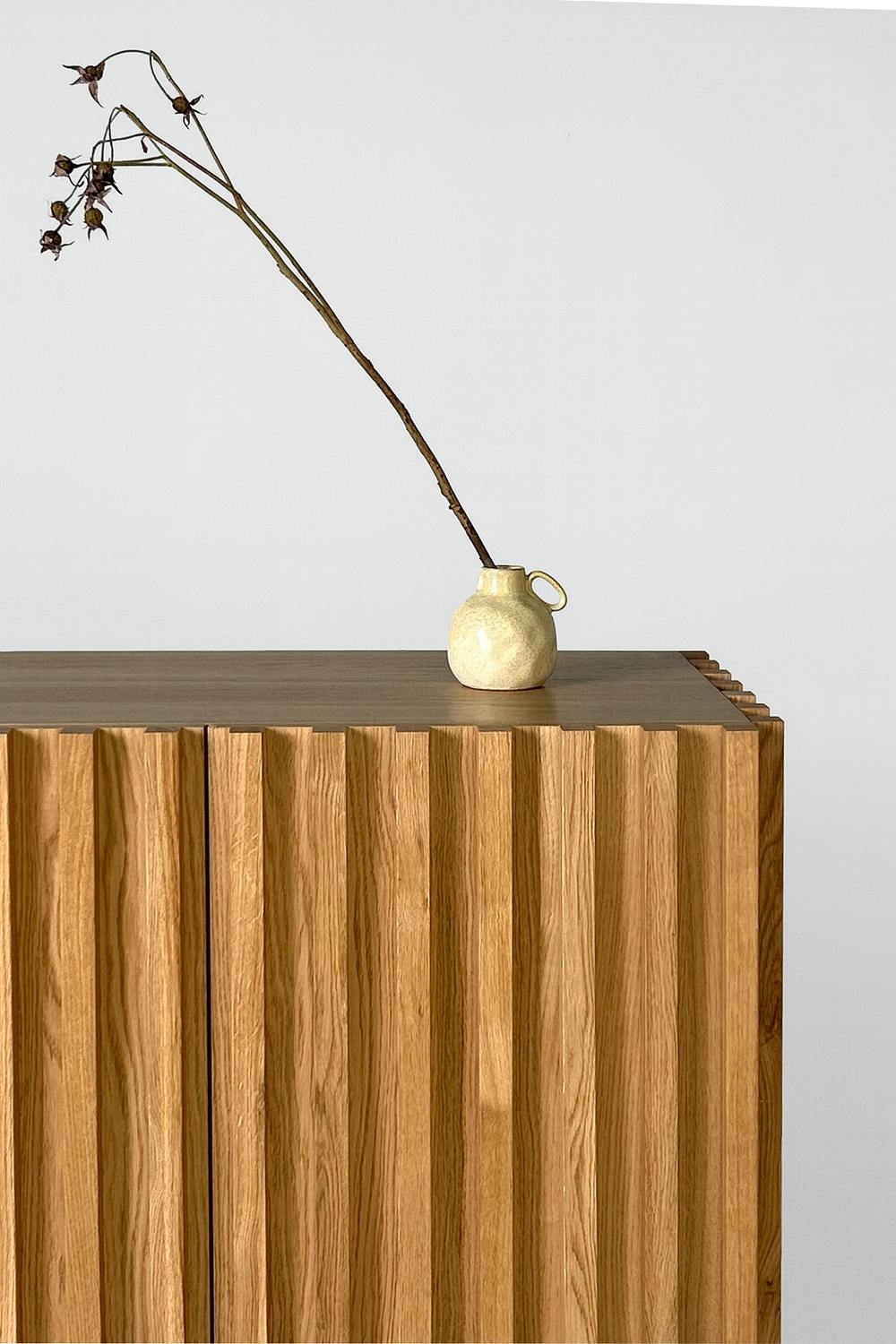 Дизайнерский комод Fence крупный план дверцы и ящики