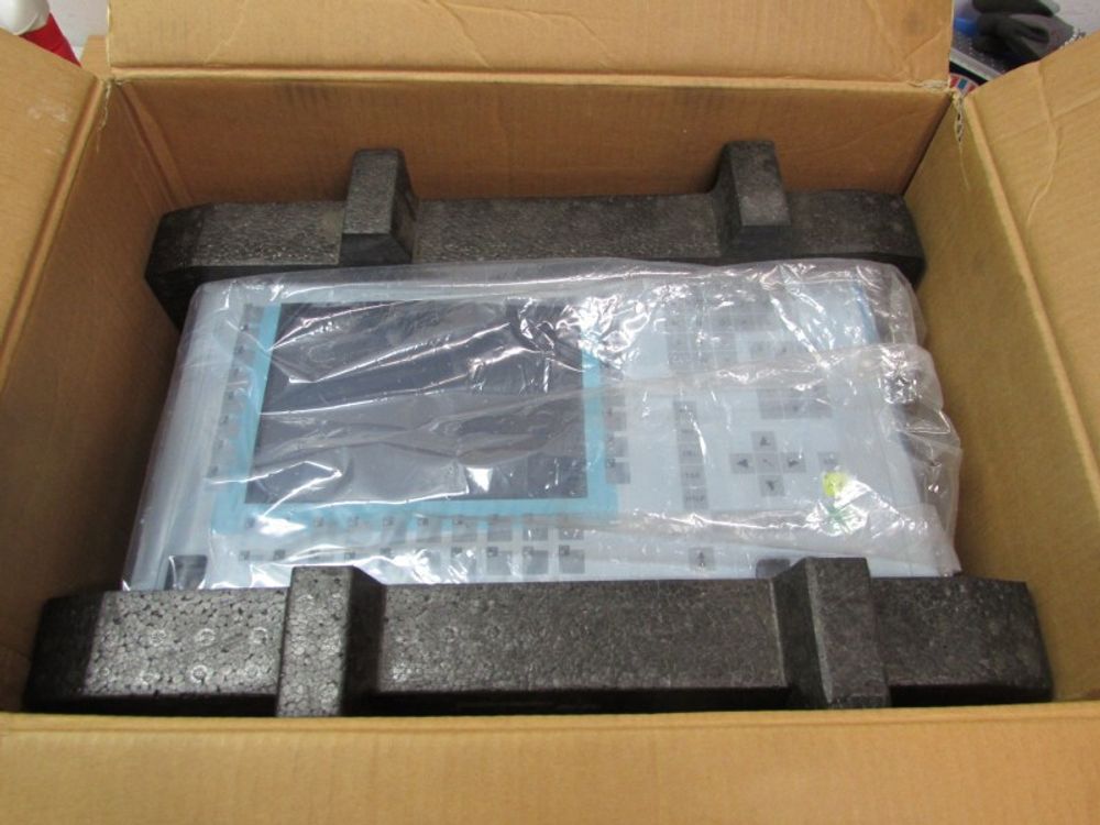 SIEMENS 6AV7611-0AB10-0CH0 Panelsystem QF 10&quot; TFT
