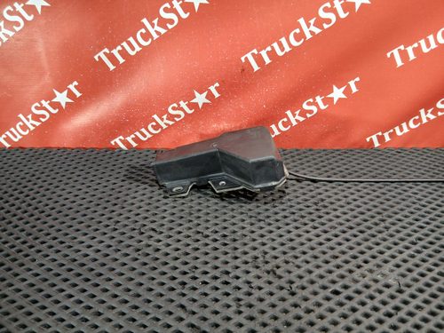 Замок капота