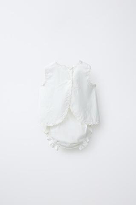 ZARA КОМПЛЕКТ ИЗ РУБАШКИ И ТРУСОВ С ВЫШИВКОЙ, БЕЛЫЙ