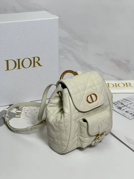 Рюкзак Dior Caro белый, модель среднего формата