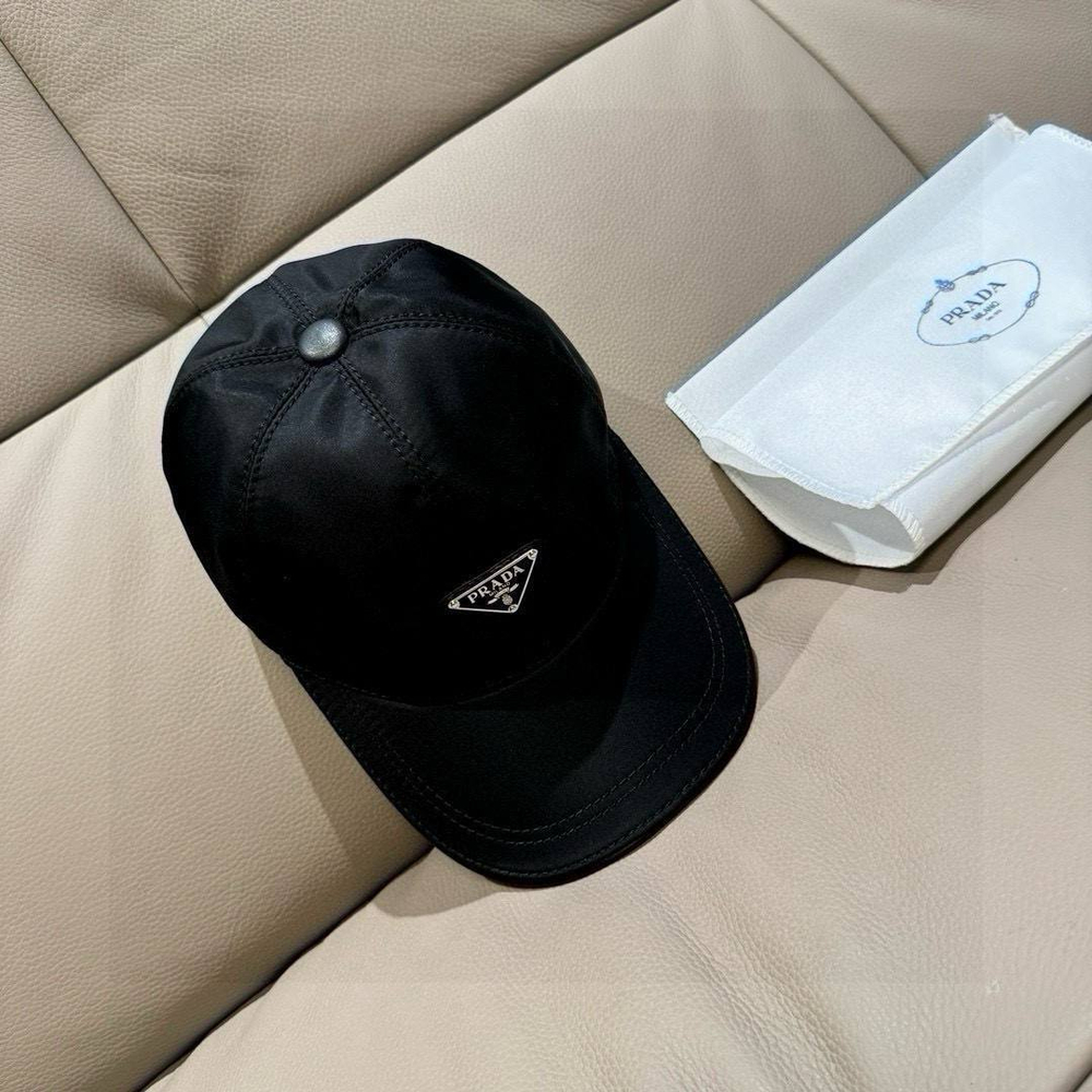 Кепка Prada