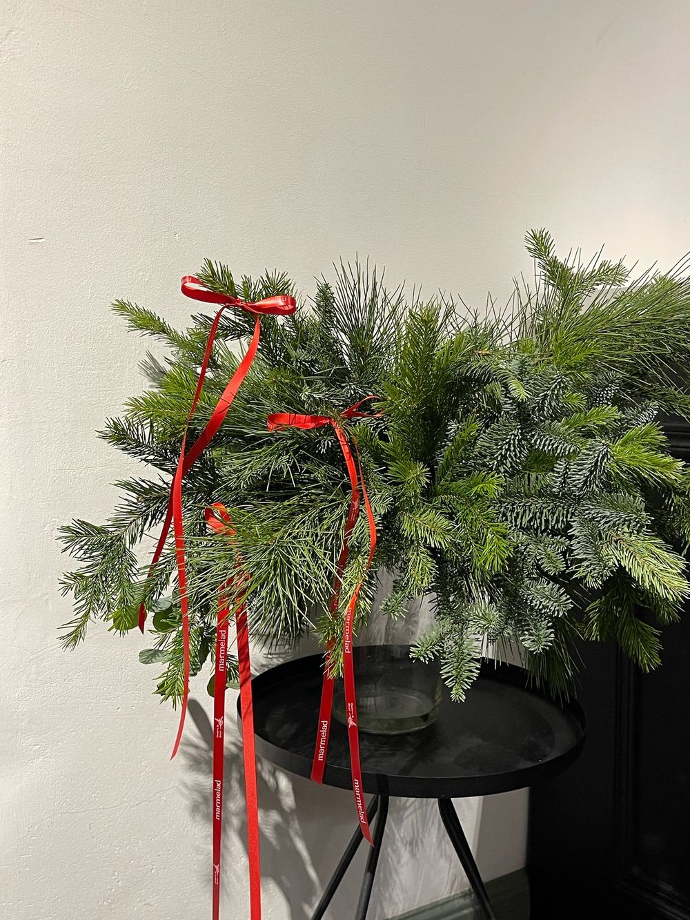 Букет из нобилиса, кедра , пихты в вазу