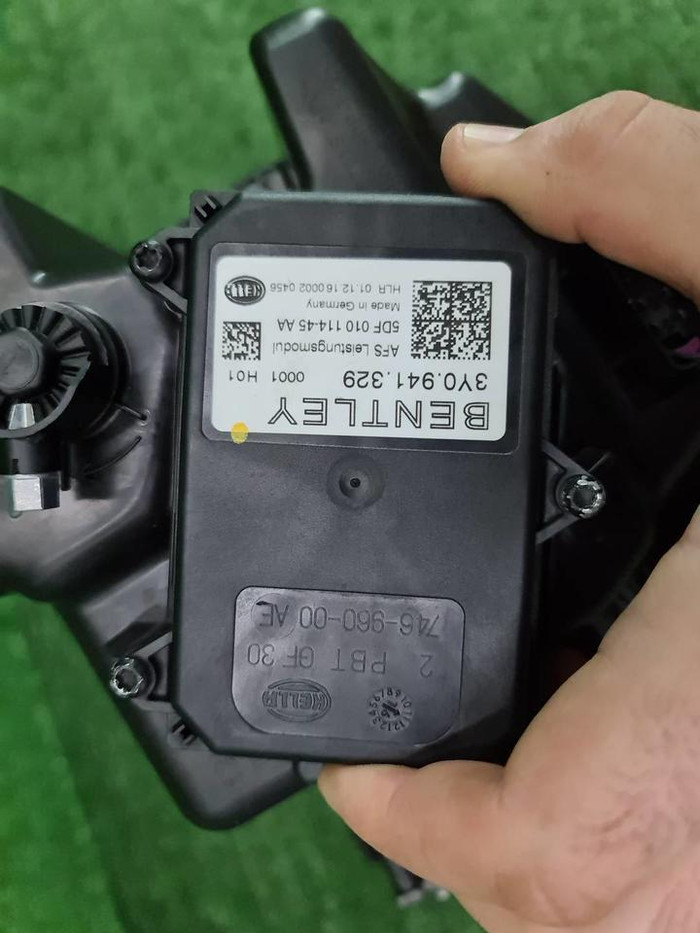 Фара правая Bentley Mulsanne (2016-2020) LED