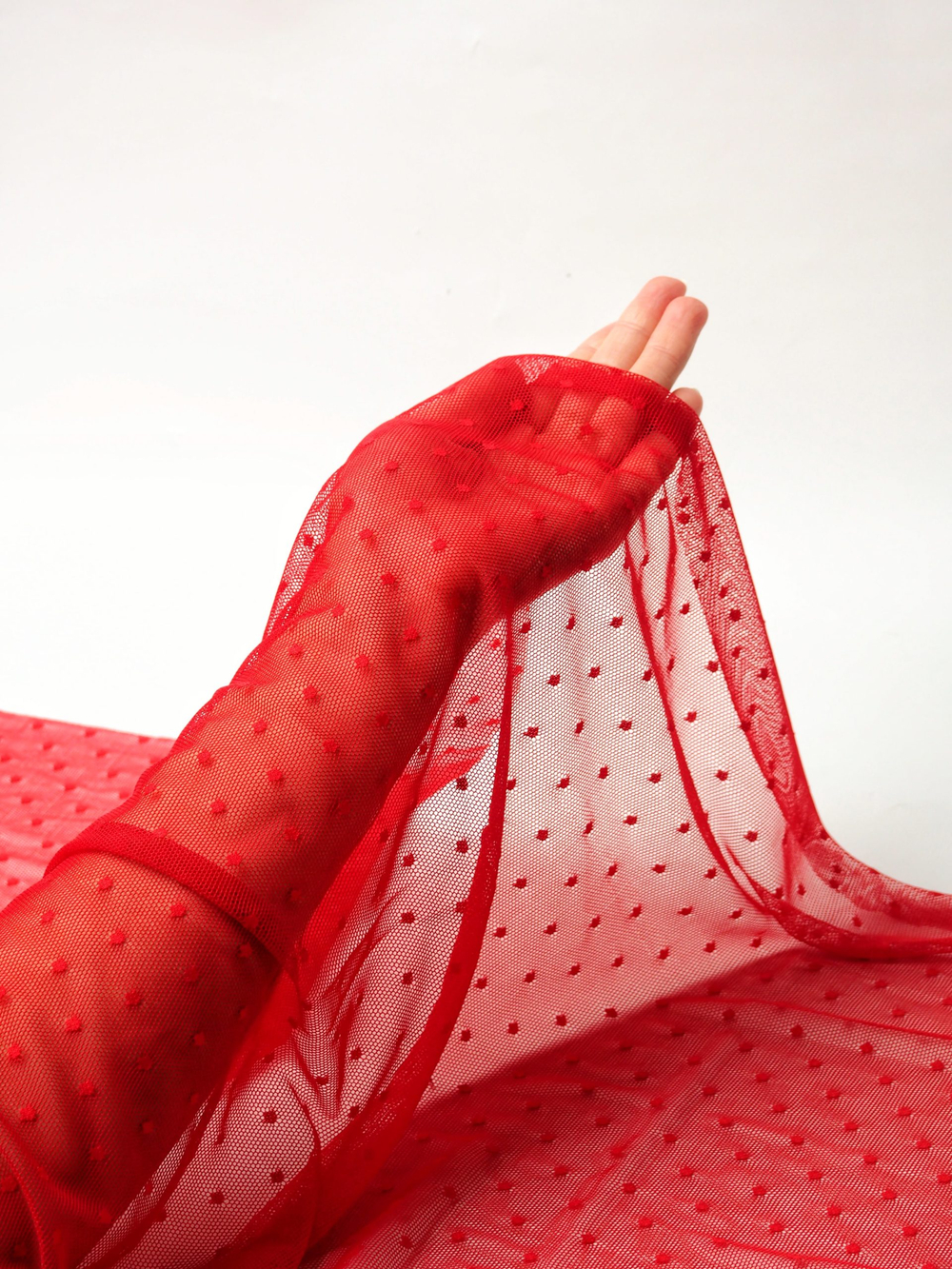 Сетка эластичная красная в горошек 5 мм метражом