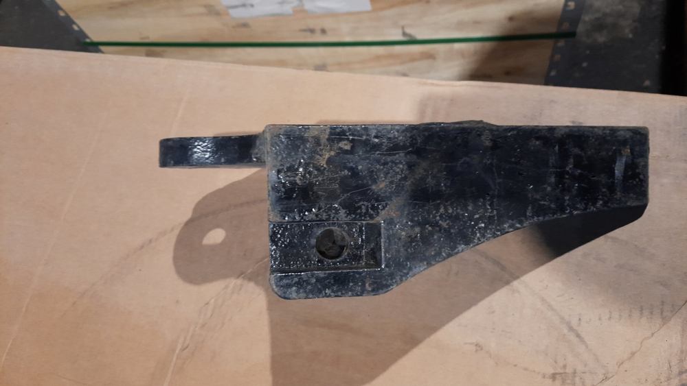 Зуб болтовой 61L8-00510 боковой правый