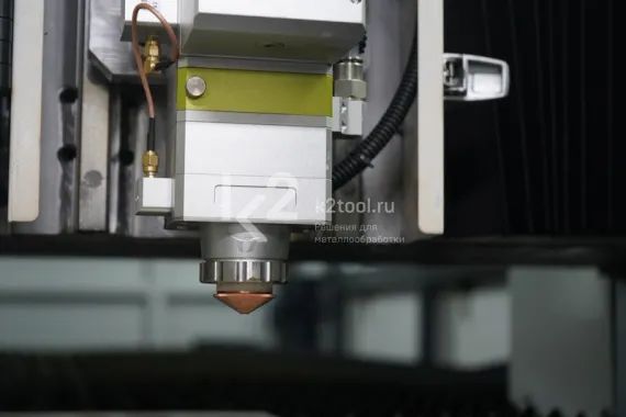 Лазерный станок HGTECH SMART8015PRO с защитной кабиной и сменным столом для резки листов металла