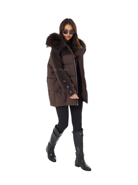 Удлиненный комбинированный пуховик шоколадного цвета