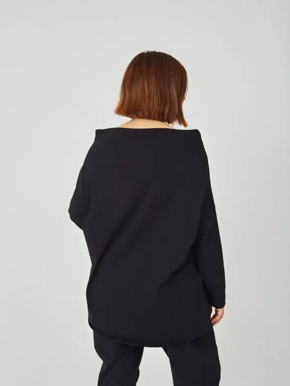 Лонгслив оверсайз с вырезом лодочка