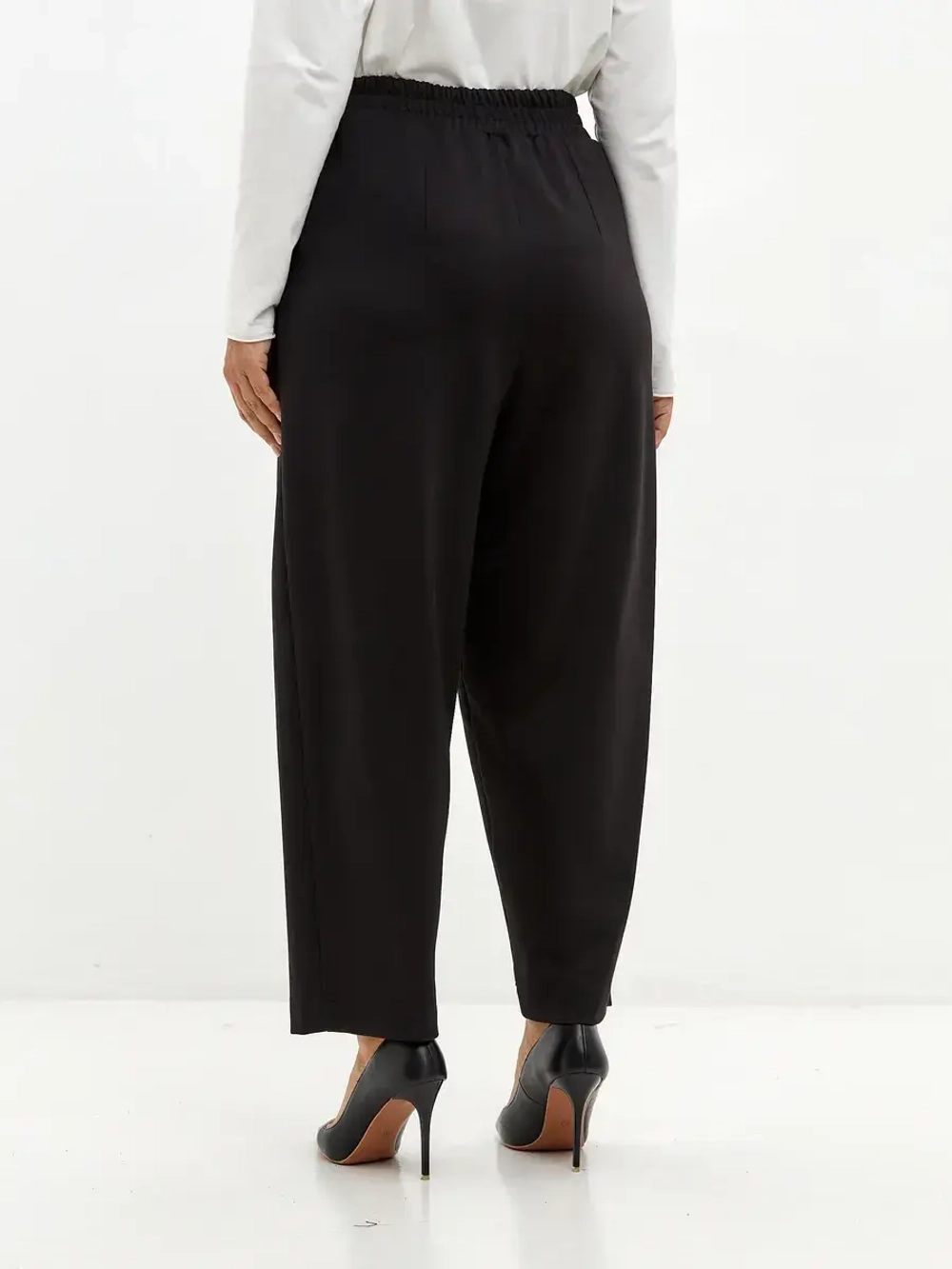 Брюки бананы со стрелками черный