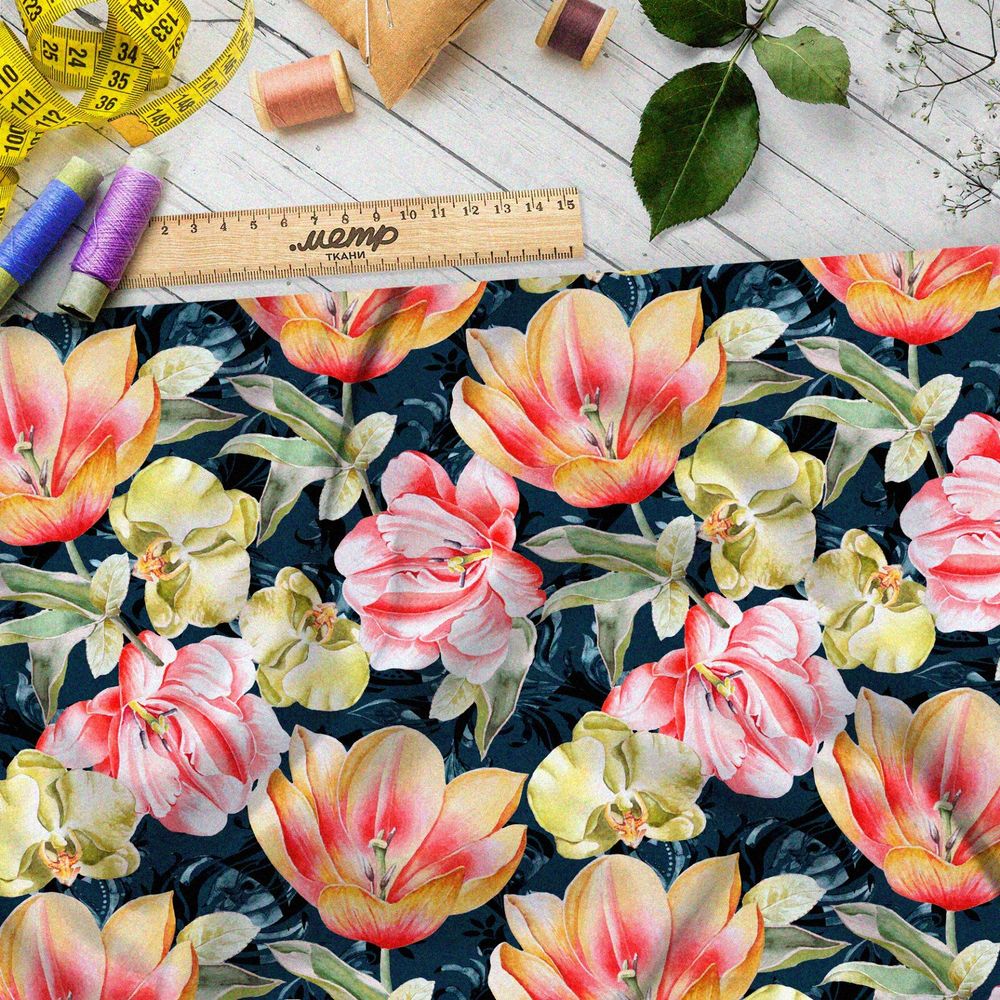 Ткань ниагара живые садовые цветы и орхидеи на чёрном фоне