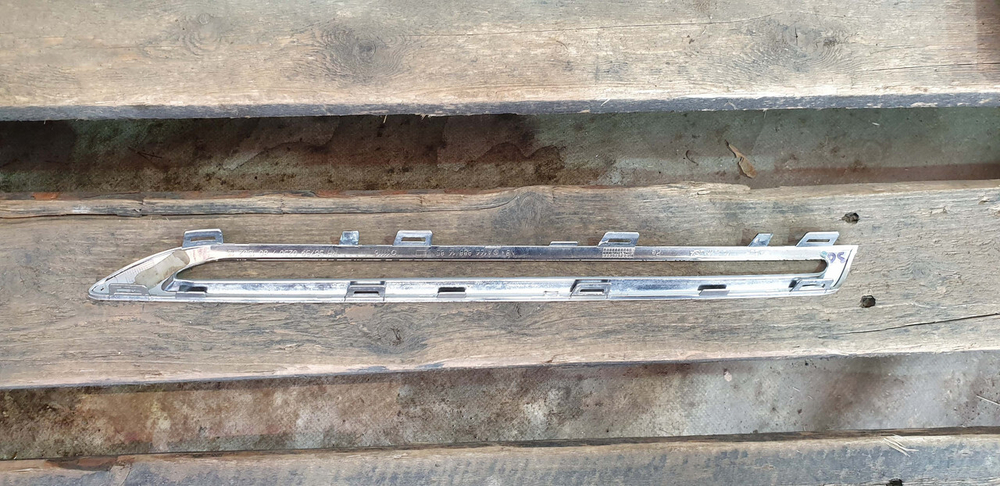 Молдинг решетки правый Mercedes ML GLE (W166) 15-19 Б/У Оригинал A1668881685