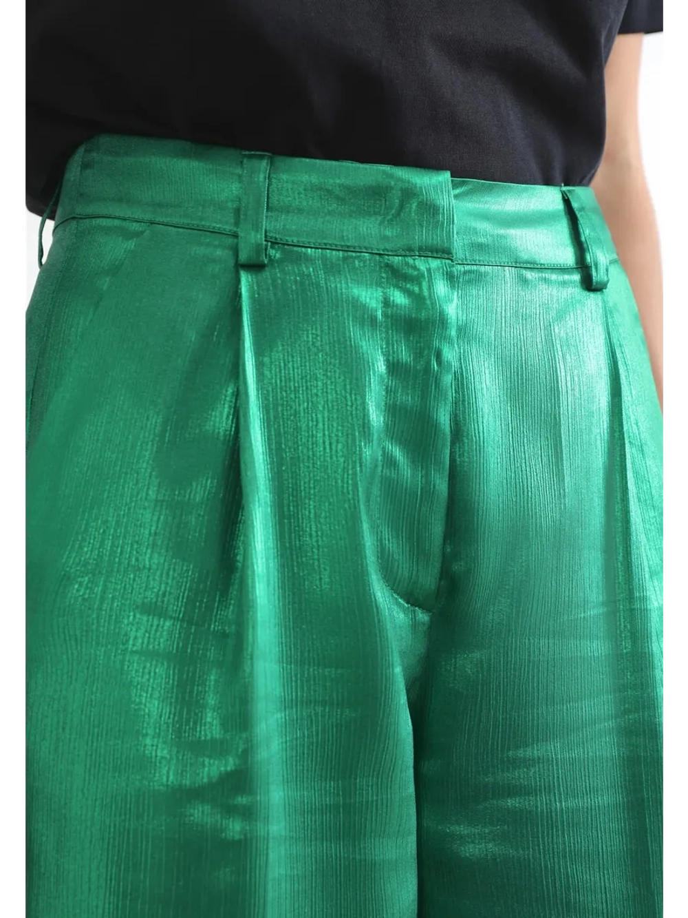 Брюки с защипами