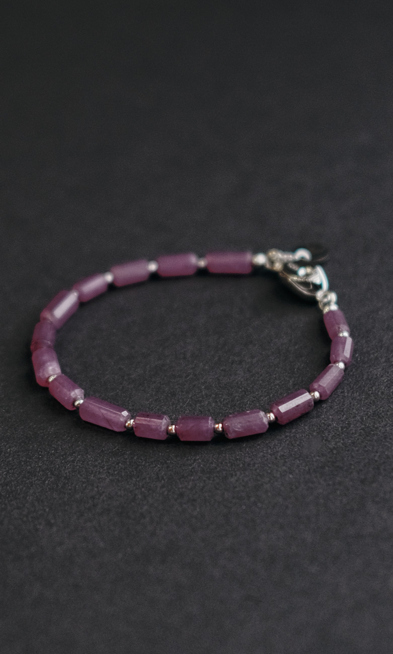 Браслет "Exclusive" из цилиндрического рубина на замочке