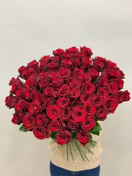 Букет 75 красных роз Эквадор 60см в ленте
