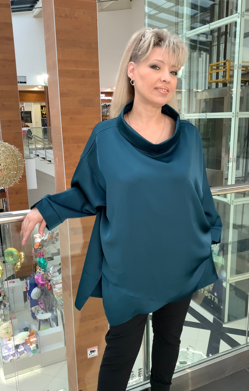 Нарядная туника в изумрудном цвете с разной длиной и хомутом