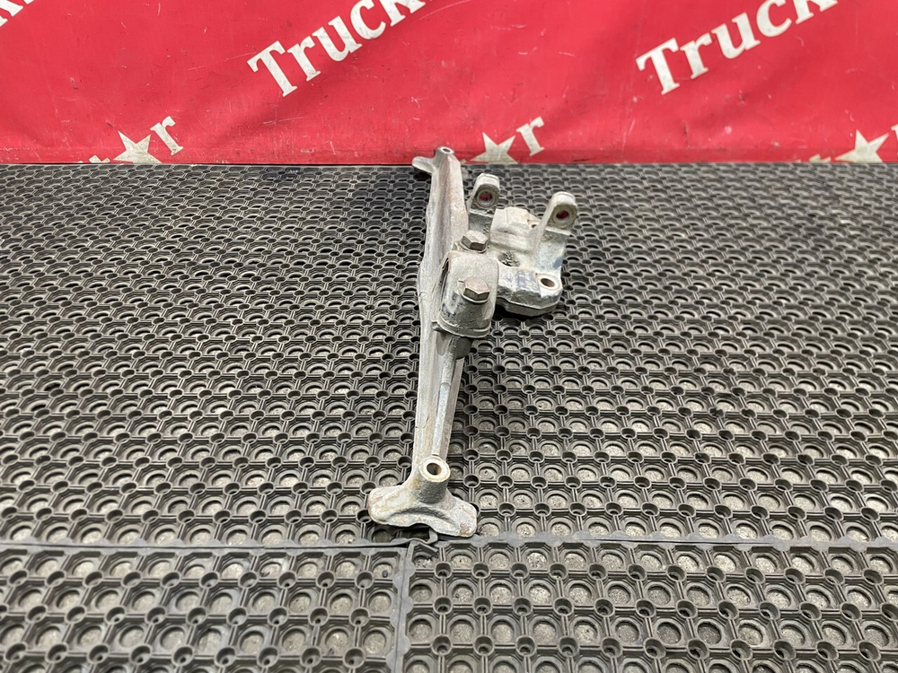 Кронштейн пневморессоры левый 2018г.