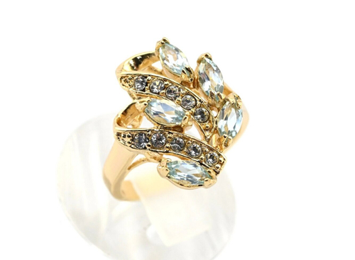 Кольцо женское с голубым топазом и стразами "Волна", размер 18