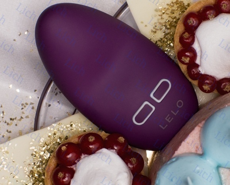 Сливовый шелковистый клиторальный стимулятор Lily (LELO)