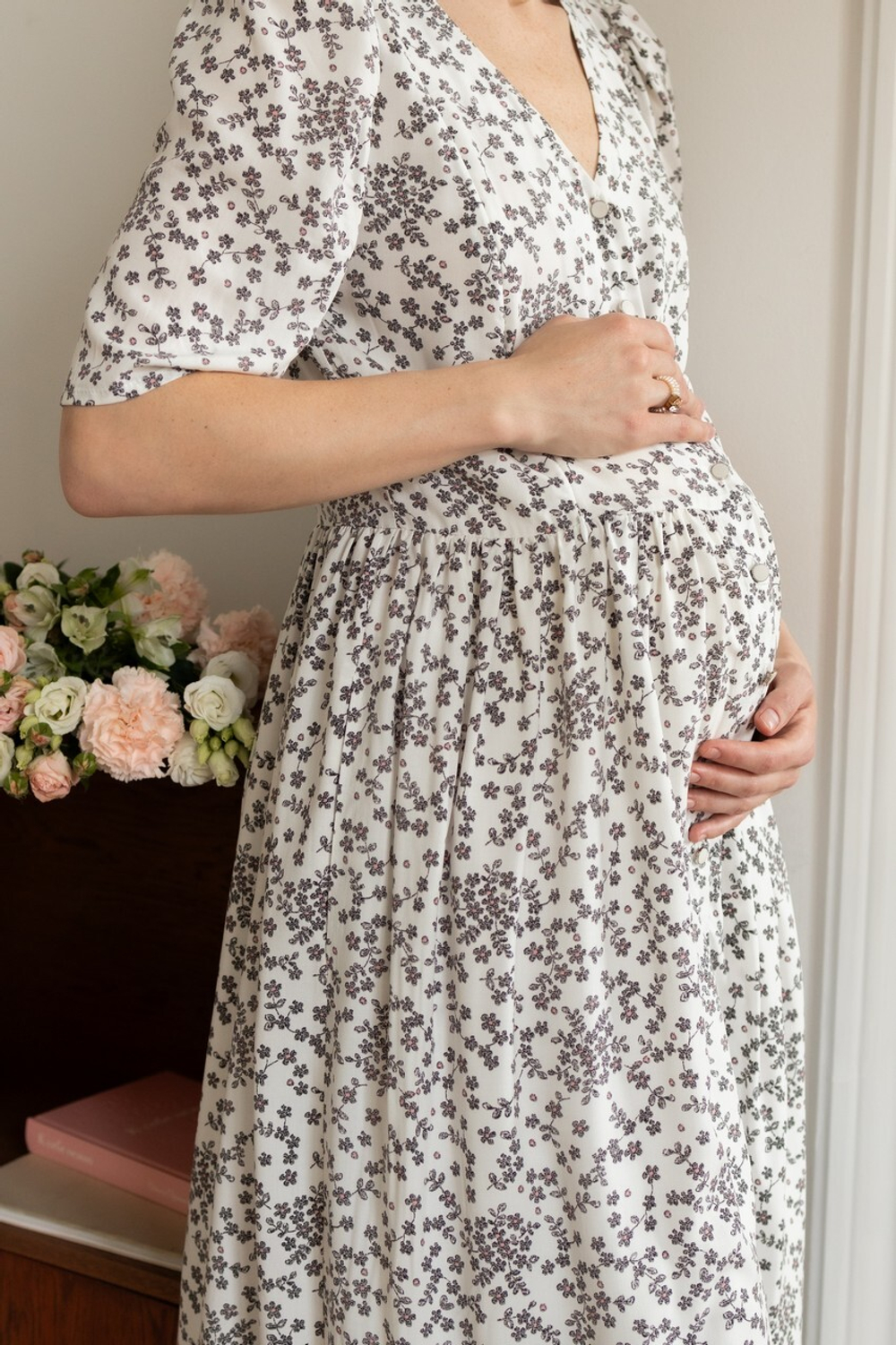 Платье Шарлотта миди из штапеля для беременных и кормящих мам, Айвори с цветами