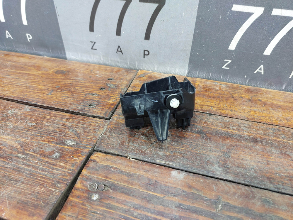 Кронштейн заднего фонаря Land Cruiser Prado 150 09-17 Б/У Оригинал 5256360060