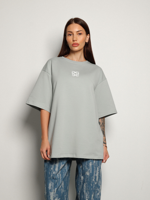 Футболка овер с паттерном серая