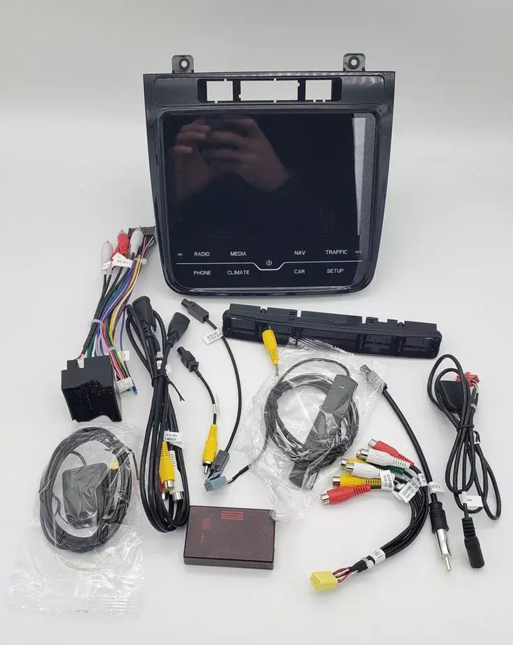 Штатный монитор для Volkswagen Touareg II 2010-2018 (взамен RCD550, поддержка подогревов) - Carmedia SL-V801 на Android 10, 8Гб+128Гб, CarPlay, 4G SIM-слот