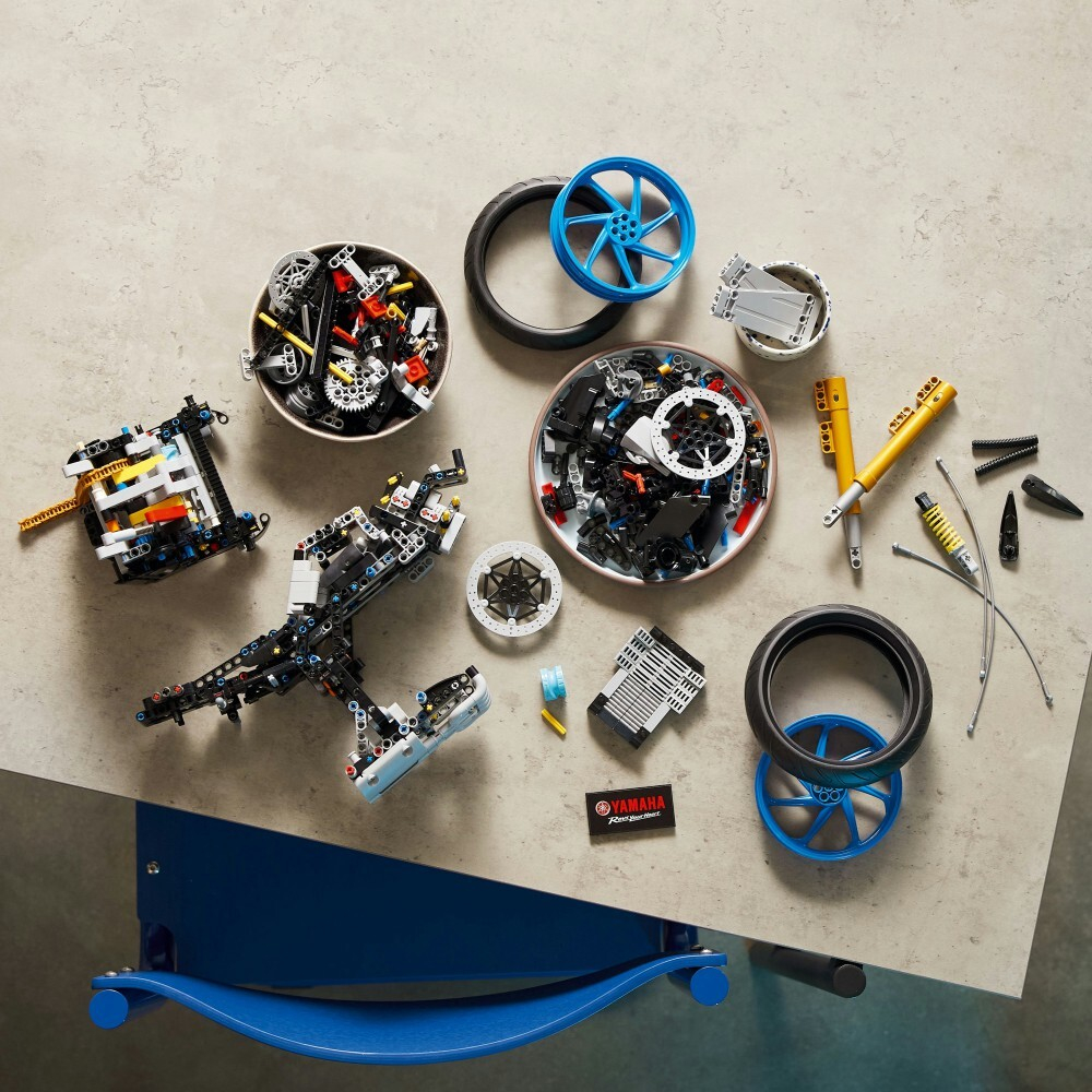 LEGO Technic — Yamaha MT-10 SP 42159 / артикул   42159  / GTIN 5702017425191