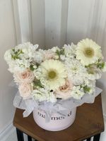 Цветочная композиция в бело-кремовой гамме