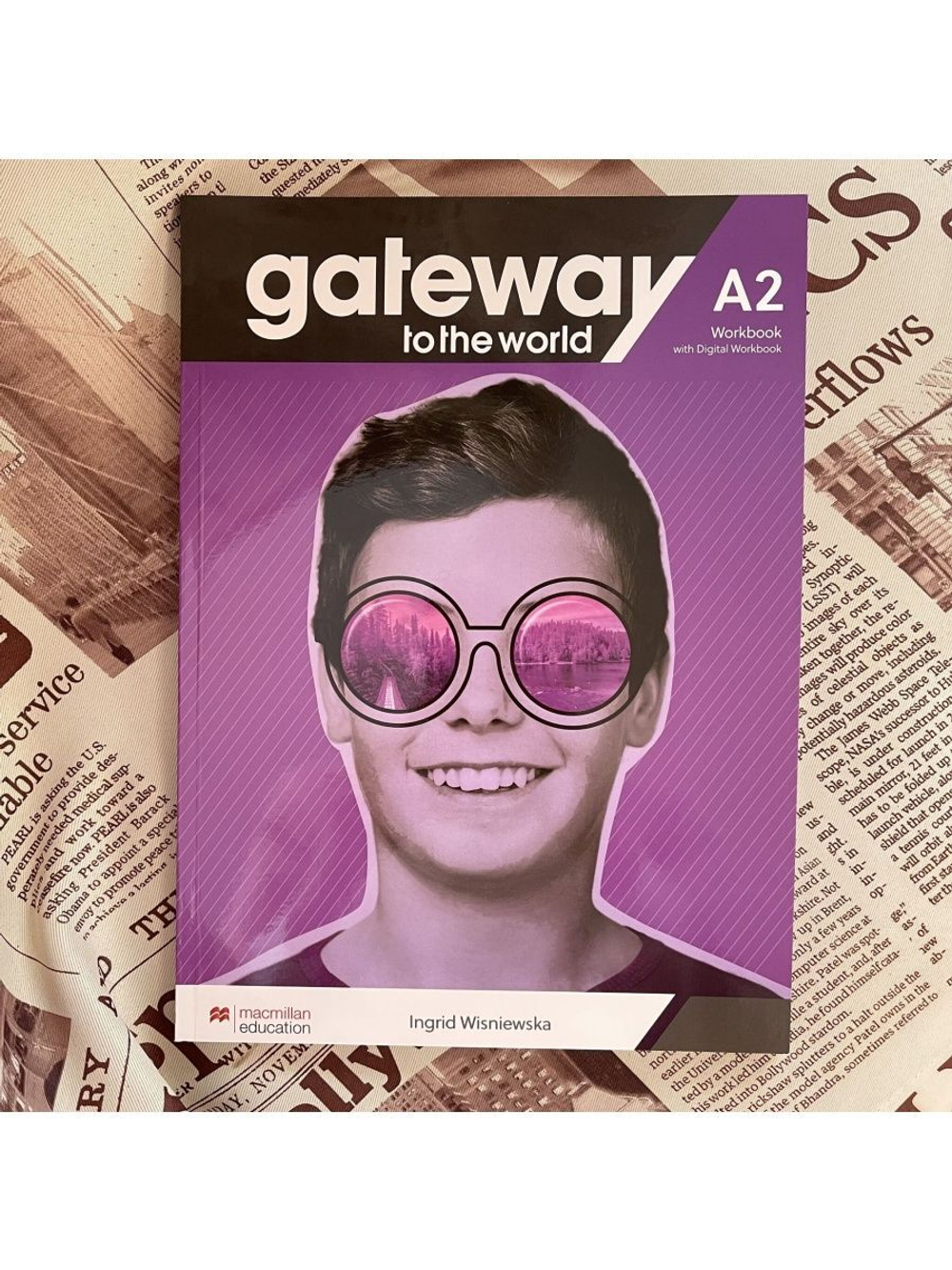 Gateway to the World A2. Student's Book+Workbook+CD