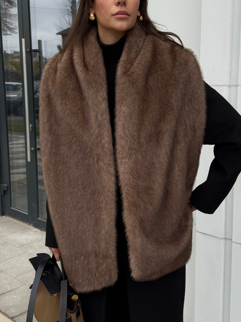 Шарф из эко-меха длинный светло-коричневый