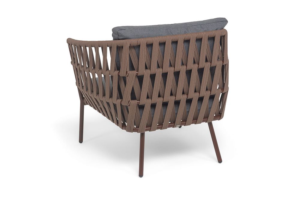 "Диего" кресло плетеное из роупа, каркас алюминий коричневый (RAL8016) муар, роуп коричневый круглый, ткань темно-серая 027