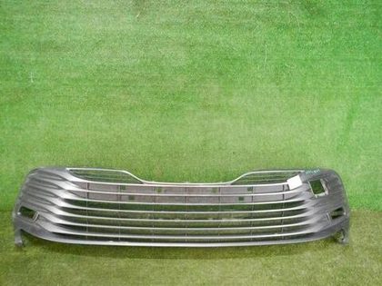 Решетка переднего бампера Toyota Camry xv70 (2017-2021)