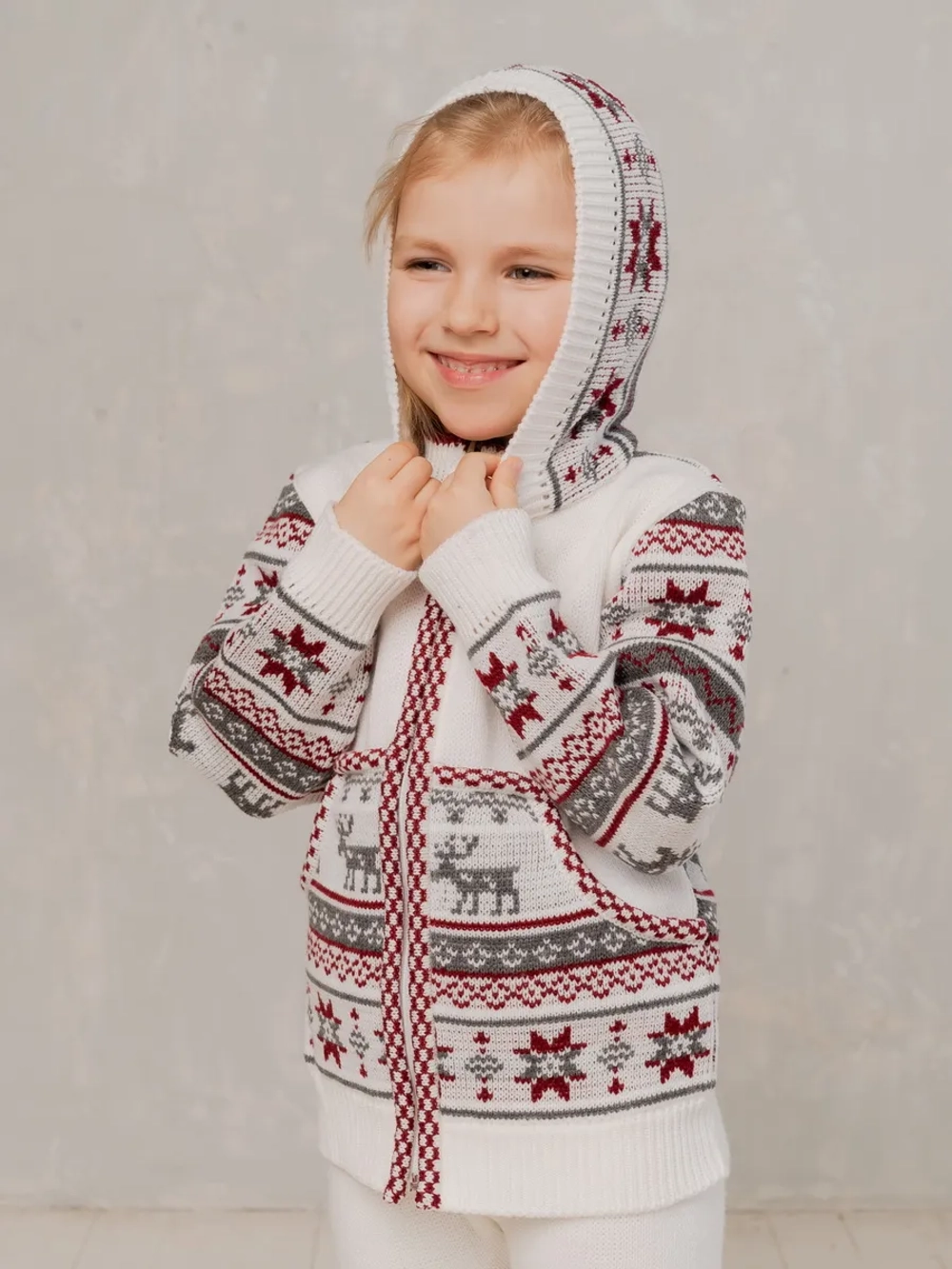 Кофта вязаная на молнии с капюшоном