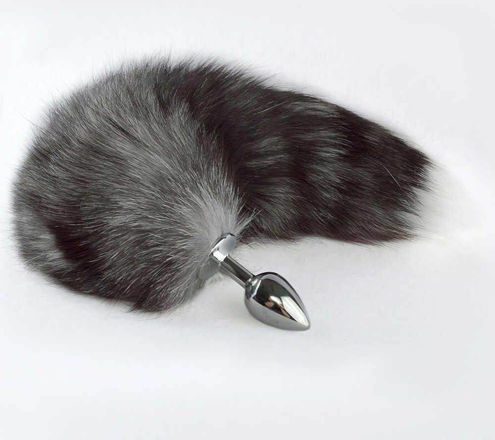 Серебристая анальная пробка с серым хвостиком (Цвет: серый)