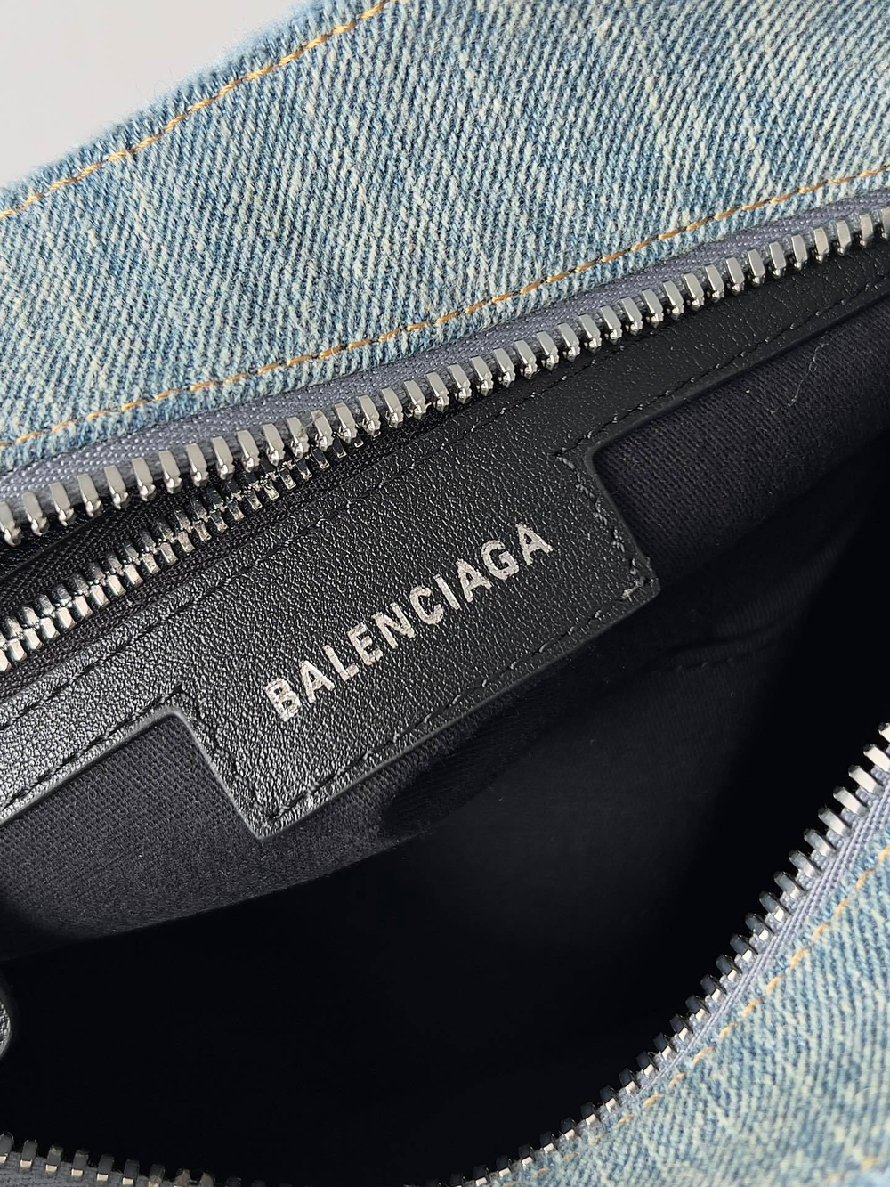 Balenciaga Neo Cagole City Small Bag 26 cm