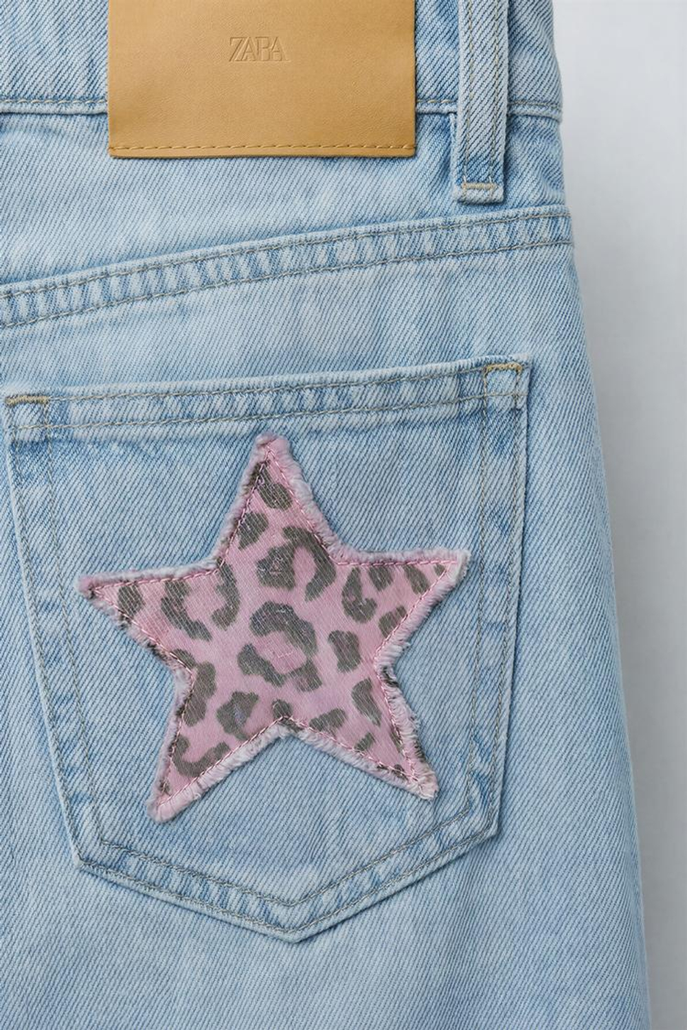 ZARA ДЖИНСЫ WIDE LEG С НАШИВКАМИ С АНИМАЛИСТИЧЕСКИМ ПРИНТОМ, ГОЛУБОЙ