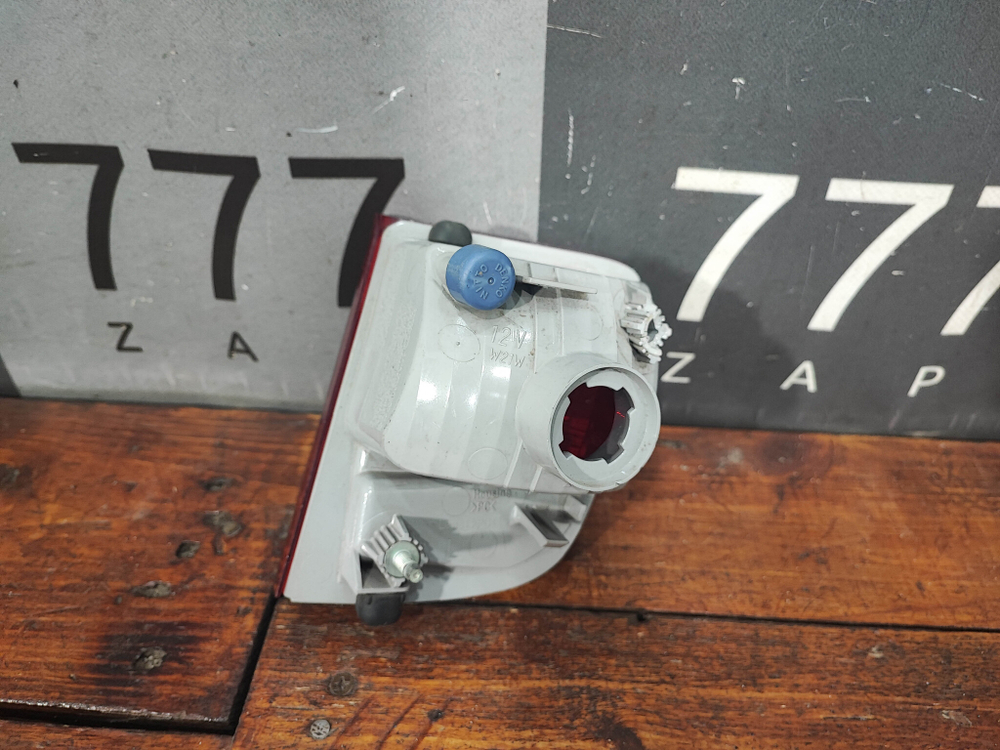 ПТФ задний левый Toyota Land Cruiser 200 07-15 Б/У Оригинал 8145660031