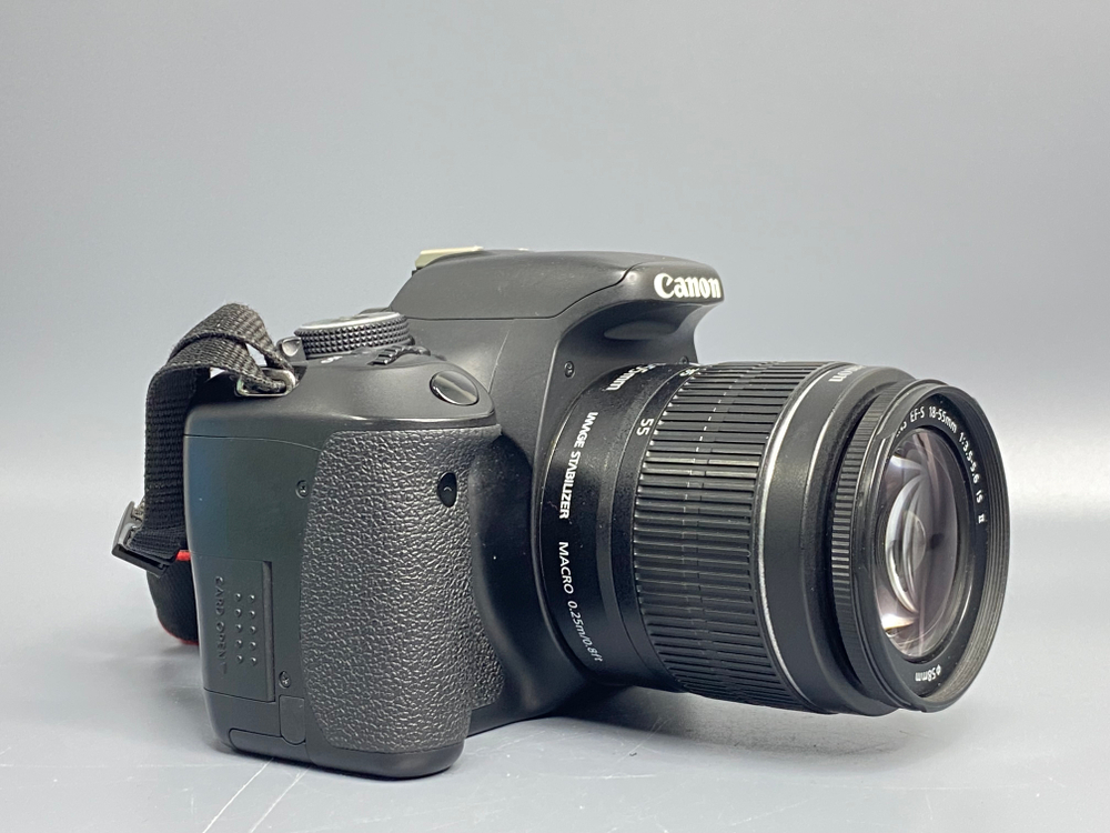 Canon 600D kit 18-55mm IS ll 27.000 кадров