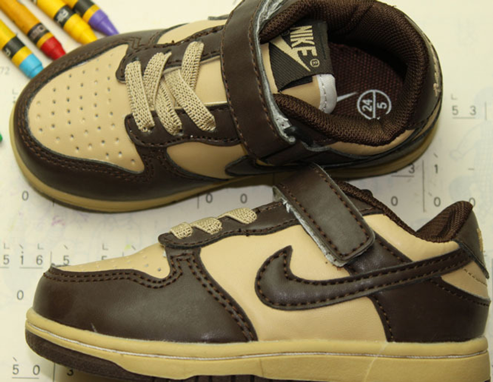 Кроссовки с дышащим верхом на шнуровке и ремешке на липучке