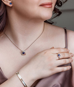 Подвес из серебра со вставками из выращенной голубой шпинели и бесцветных фианитов