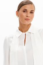 23414 Блузка женская (молочный)