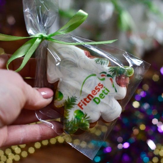 Корпоративные пряники елочки с логотипом для спортивной школы гимнастики и акробатики