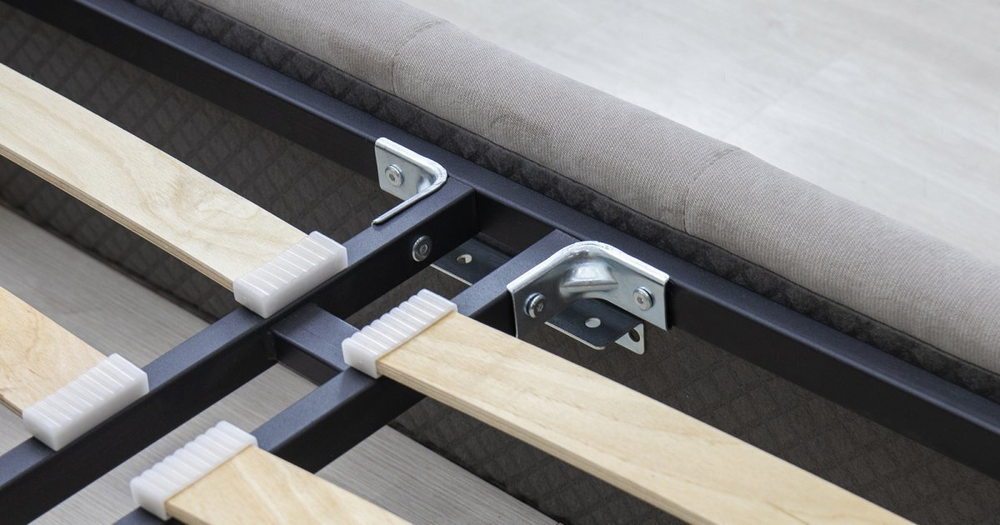 Кровать Милана без ПМ 180 см велюр светлый кварцевый серый