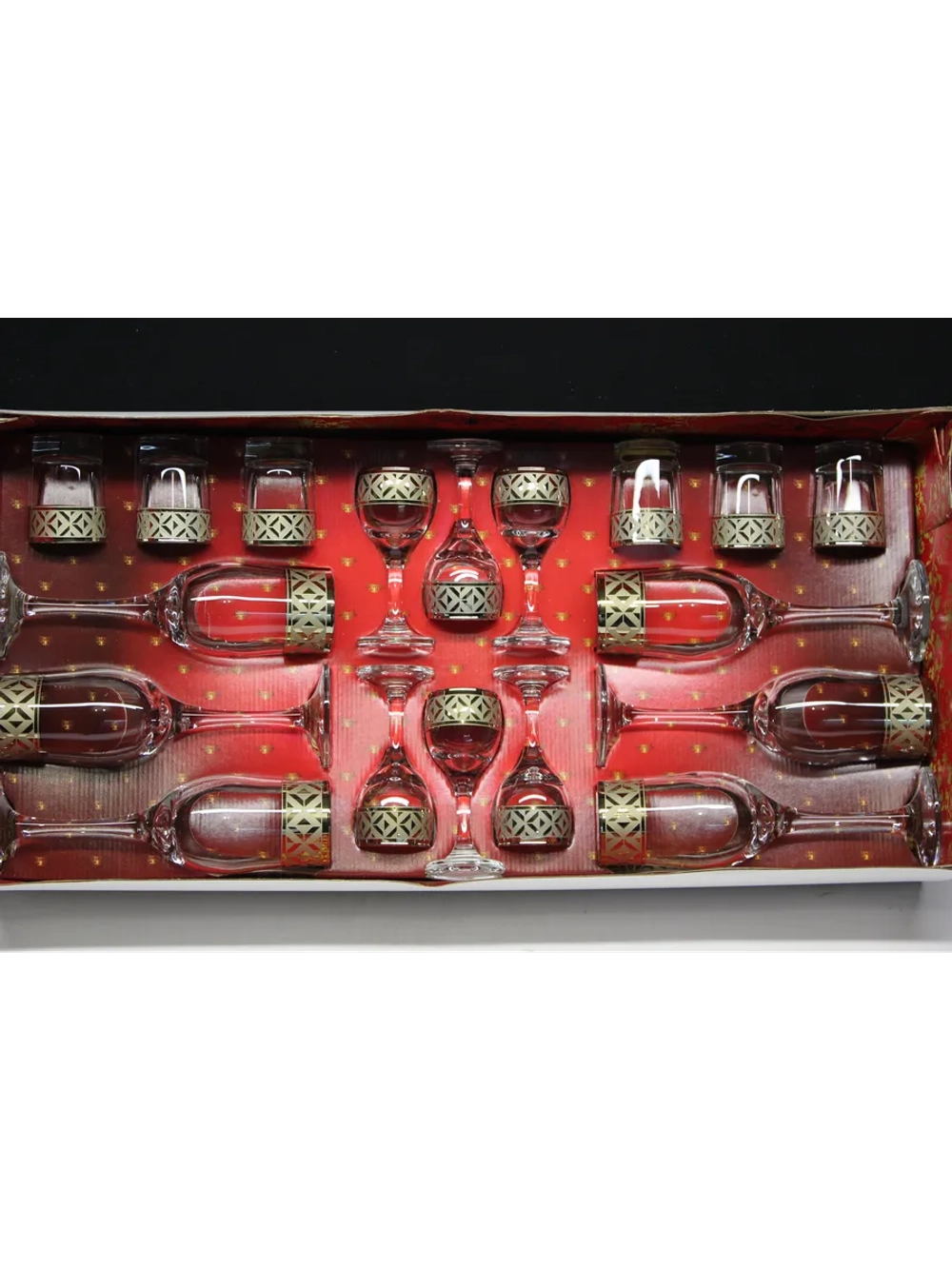 Подарочный набор 18 предметов с бокалом