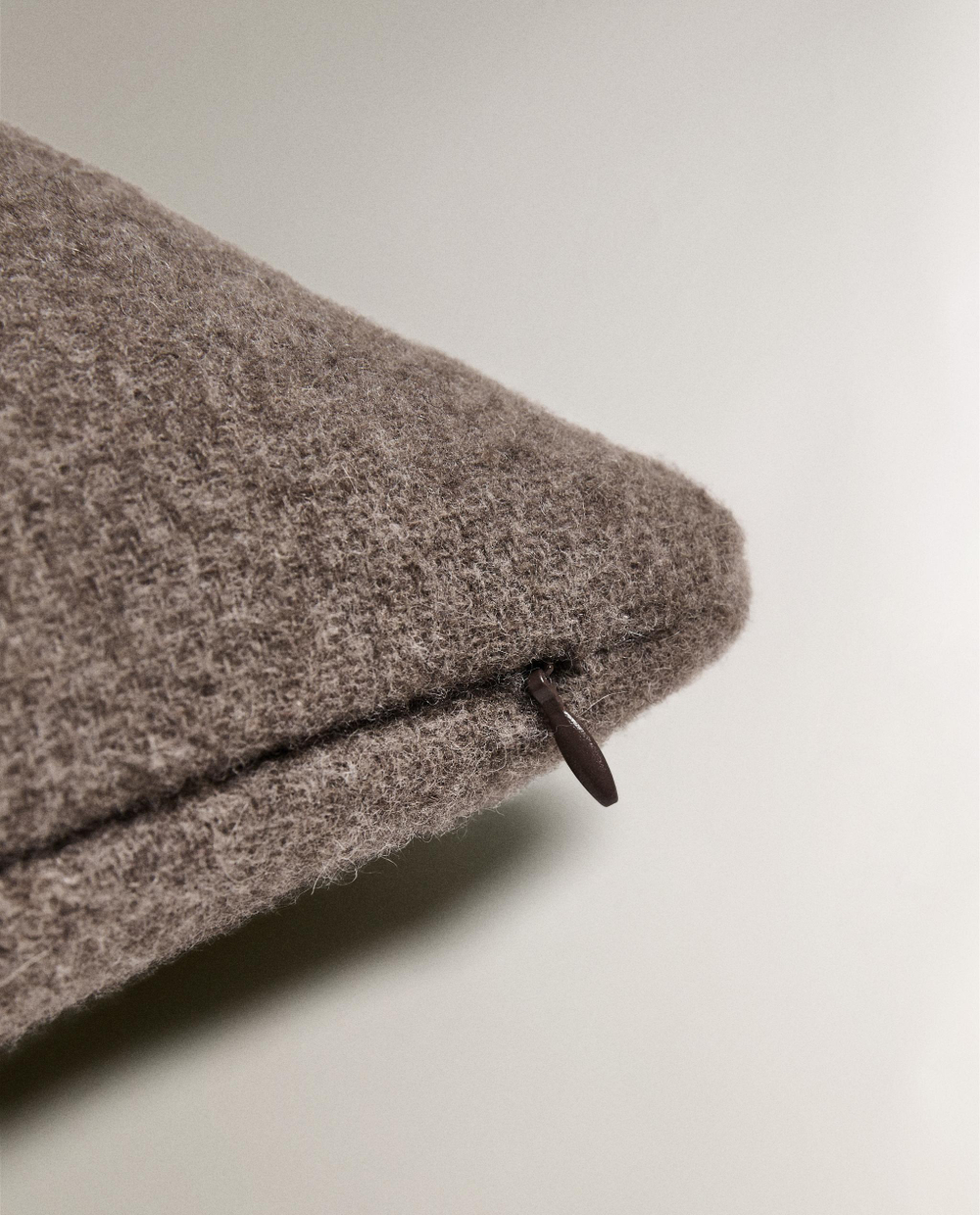 Zara Home наволочка декоративная из шерсти, коричневый