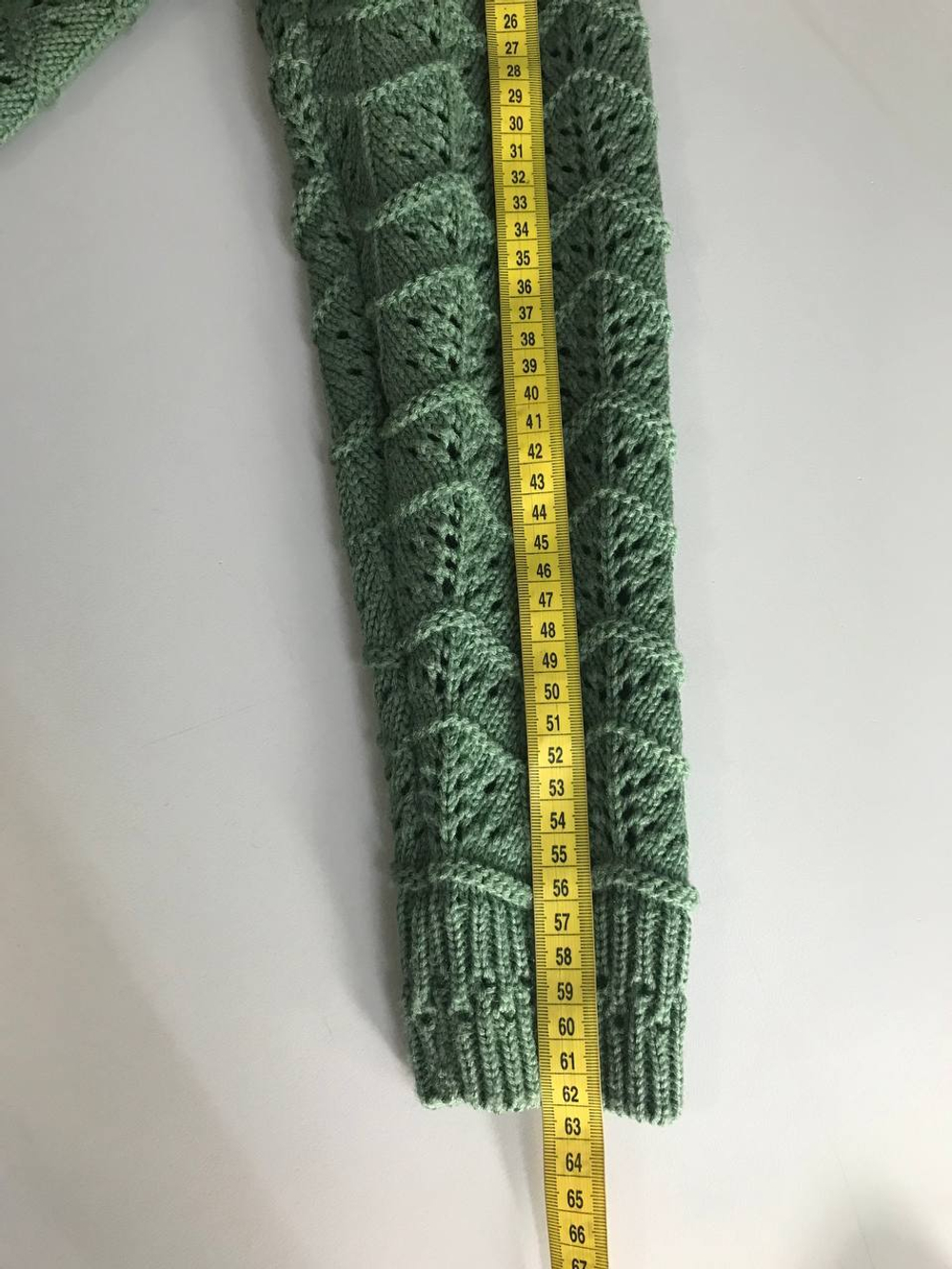 Кардиган приятного оттенка для уютного вечера, визуально на 46 размер