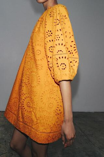 ZARA КОРОТКОЕ ПЛАТЬЕ С ВЫШИВКОЙ — ZW COLLECTION, МАНДАРИНОВЫЙ